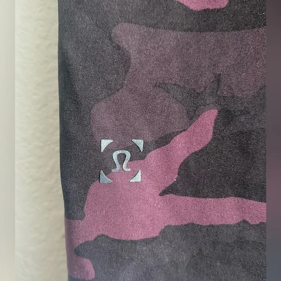 Lululemon THE Short 9.5” Men’s Shorts in Incognito Camo Red - Size Small - Picture 6 of 9